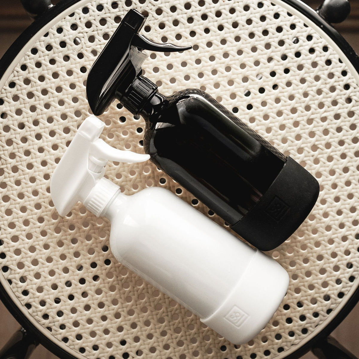 Home - Recycled Glass Refillable Spray Bottle – Só Luxury
