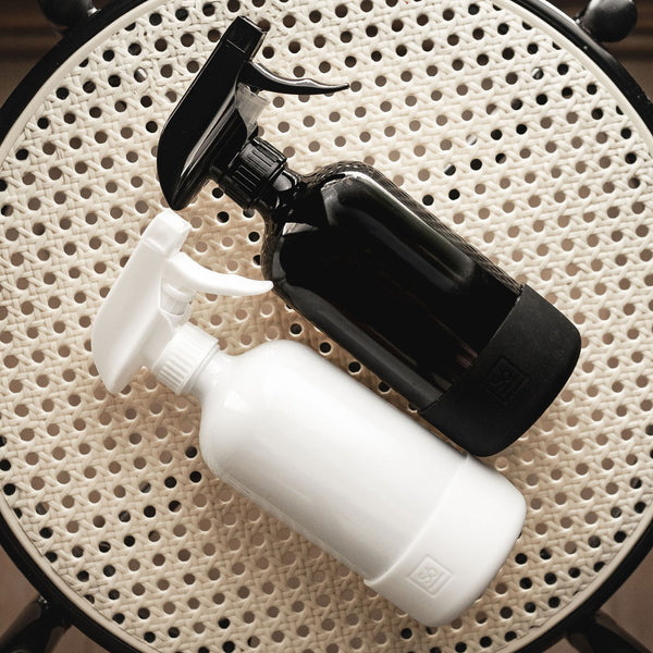 recycled glass refillable spray bottle | Só Luxury